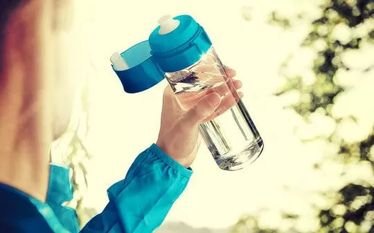 вода в бутылке для спорта